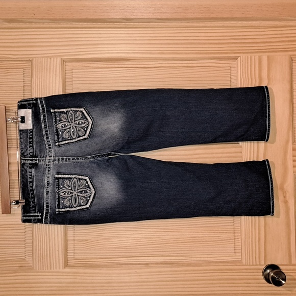 Maurices Premium Denim Capris. Size 7/8 Regular. - Picture 2 of 10